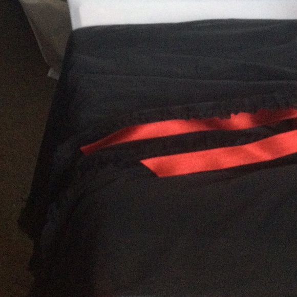 Black and red lingerie - Picture 4 of 4